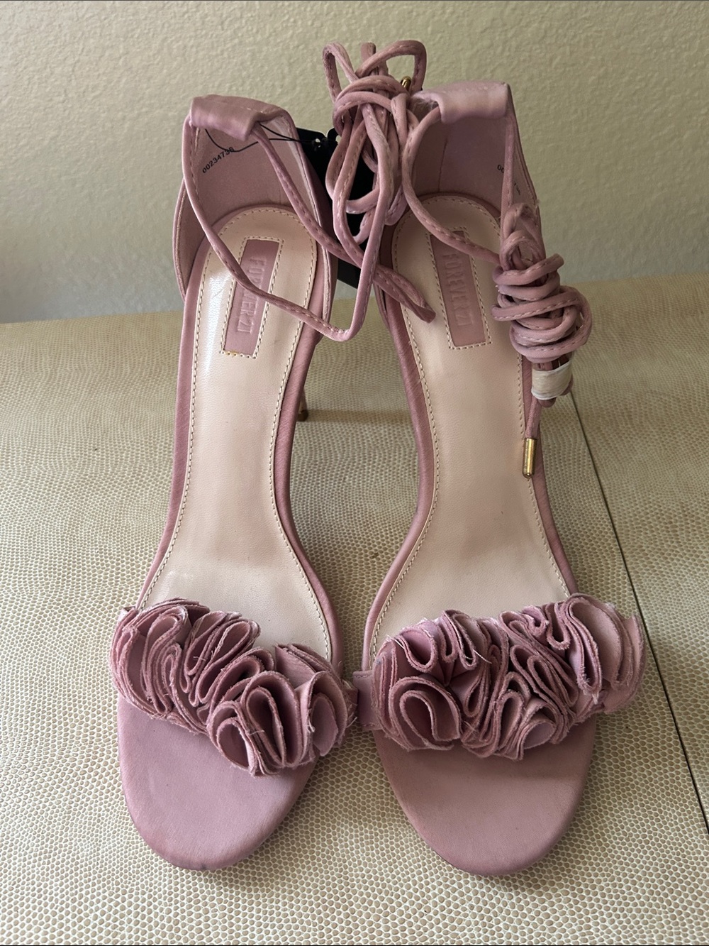 NWT Women’s Lace-Up Ruffle heels